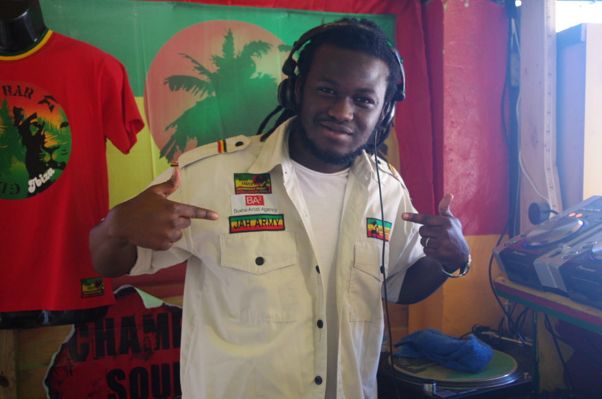 Dj Warrior – Gambia/ES